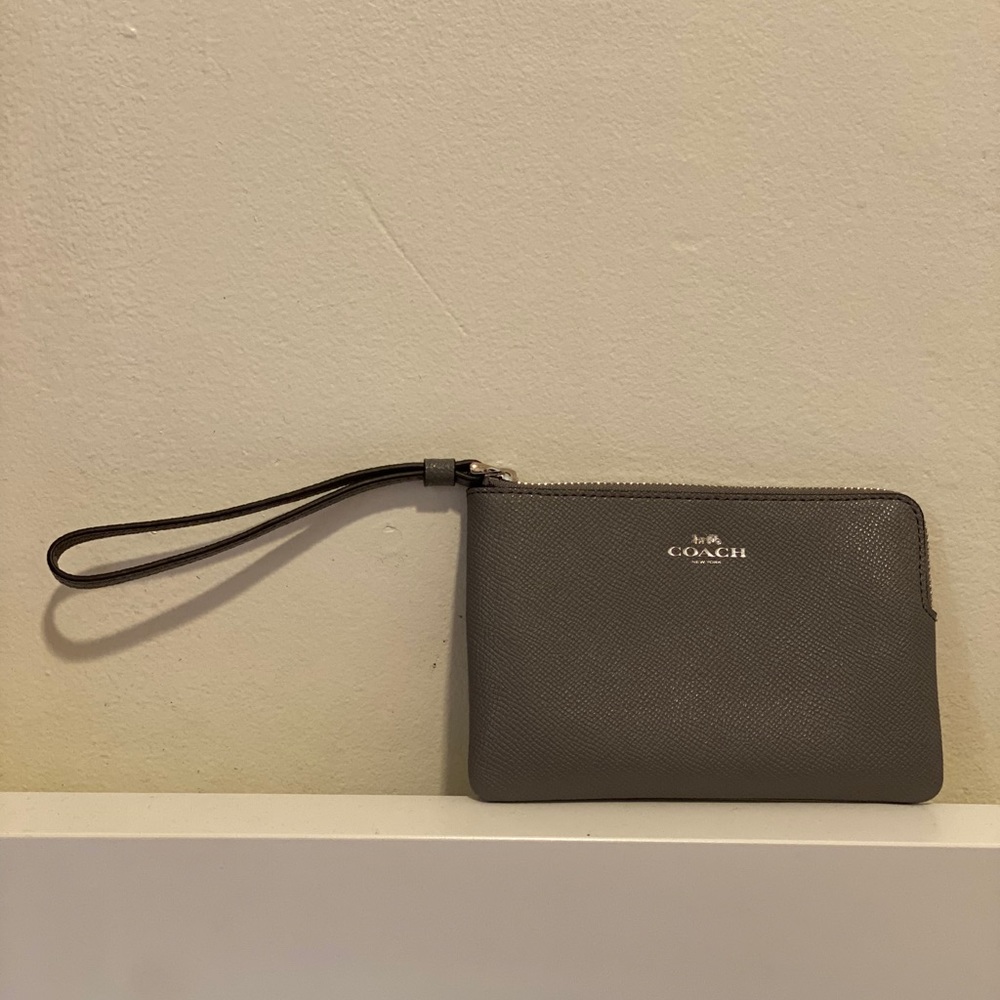 NWT COACH Authentic Gray Color Wristlet Clutch - Picture 2 of 6
